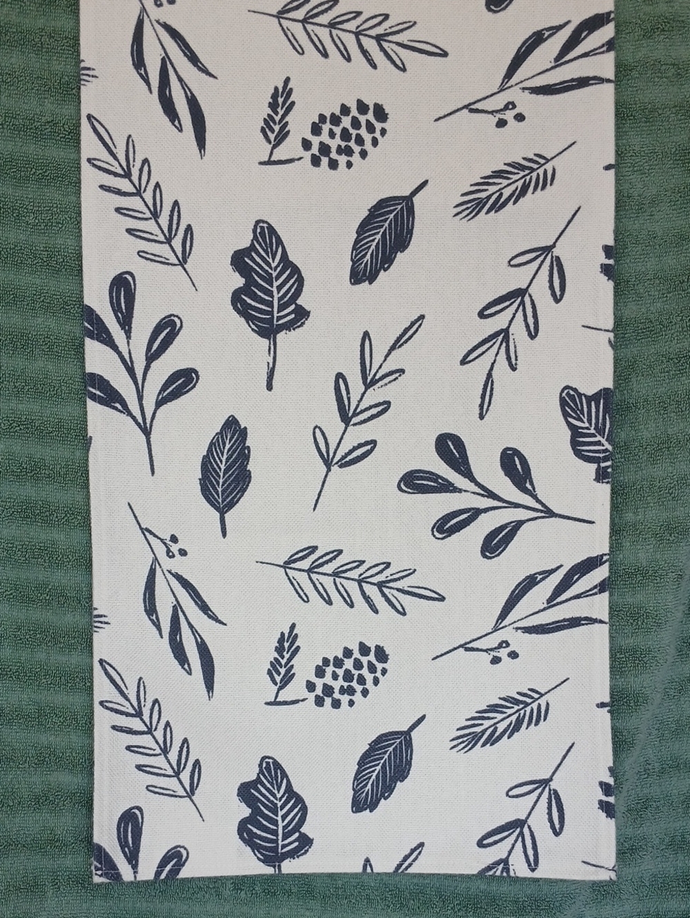 Decocrated Table Runner White With Blue Leaves Rectangular 14" x 72"